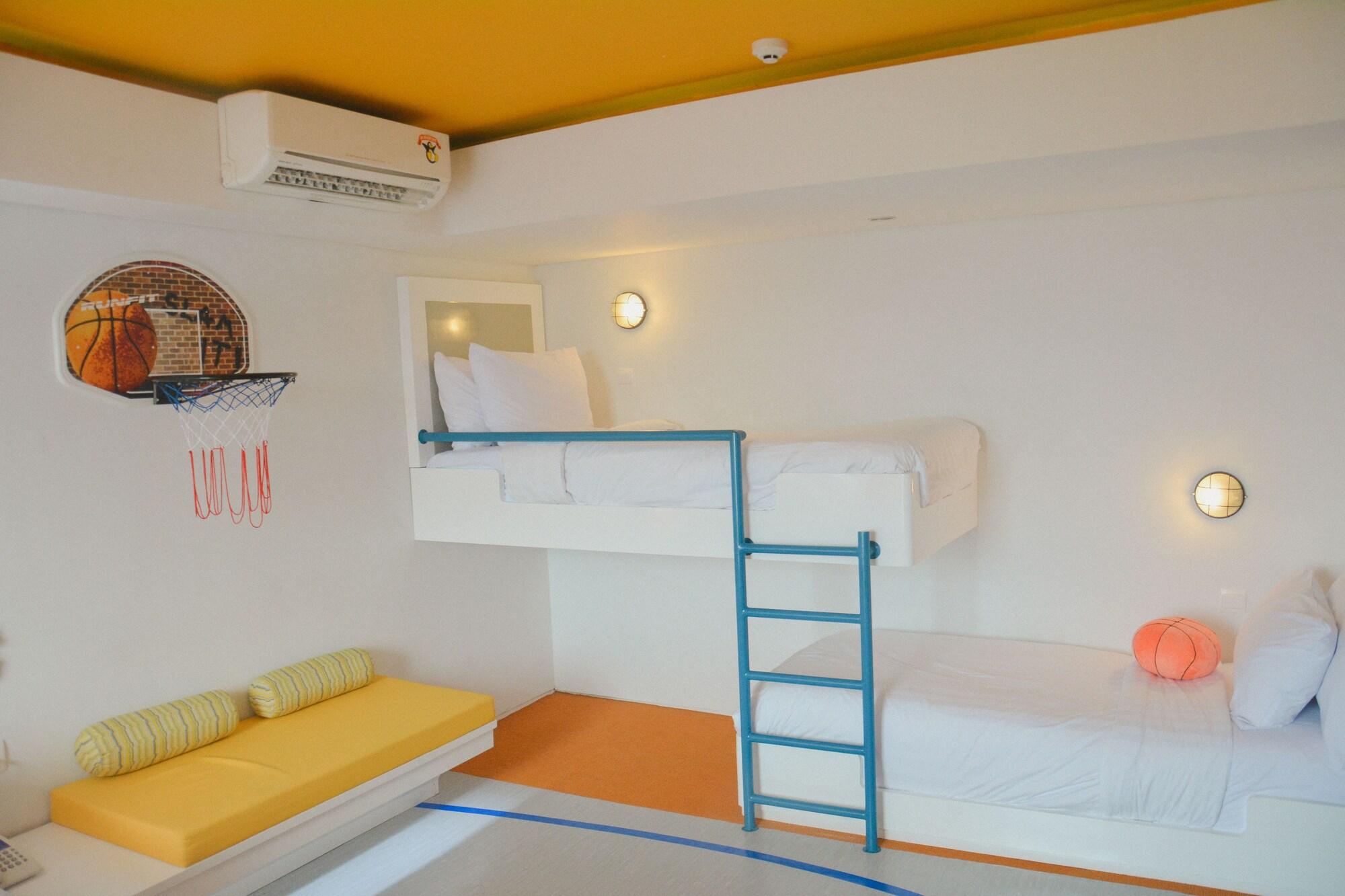 Berry Glee Thematic Hotel Кута Экстерьер фото