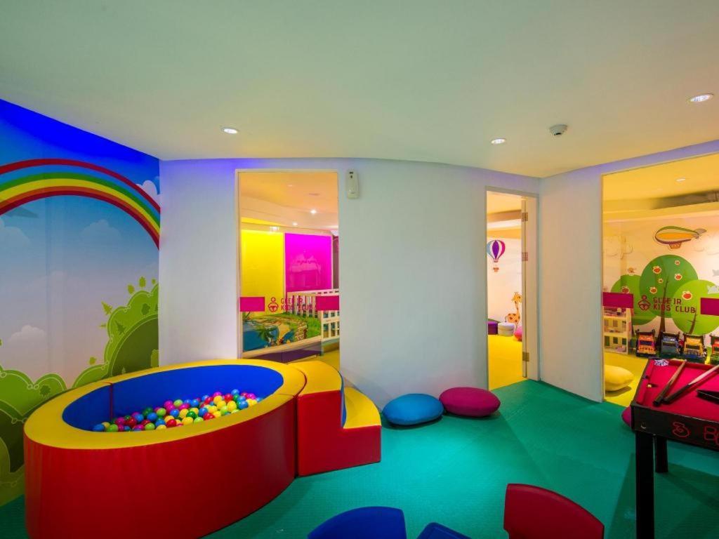 Berry Glee Thematic Hotel Кута Экстерьер фото