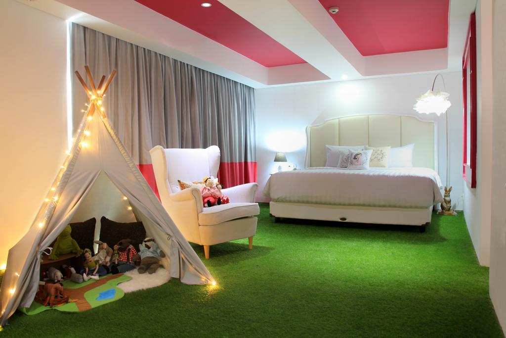 Berry Glee Thematic Hotel Кута Экстерьер фото