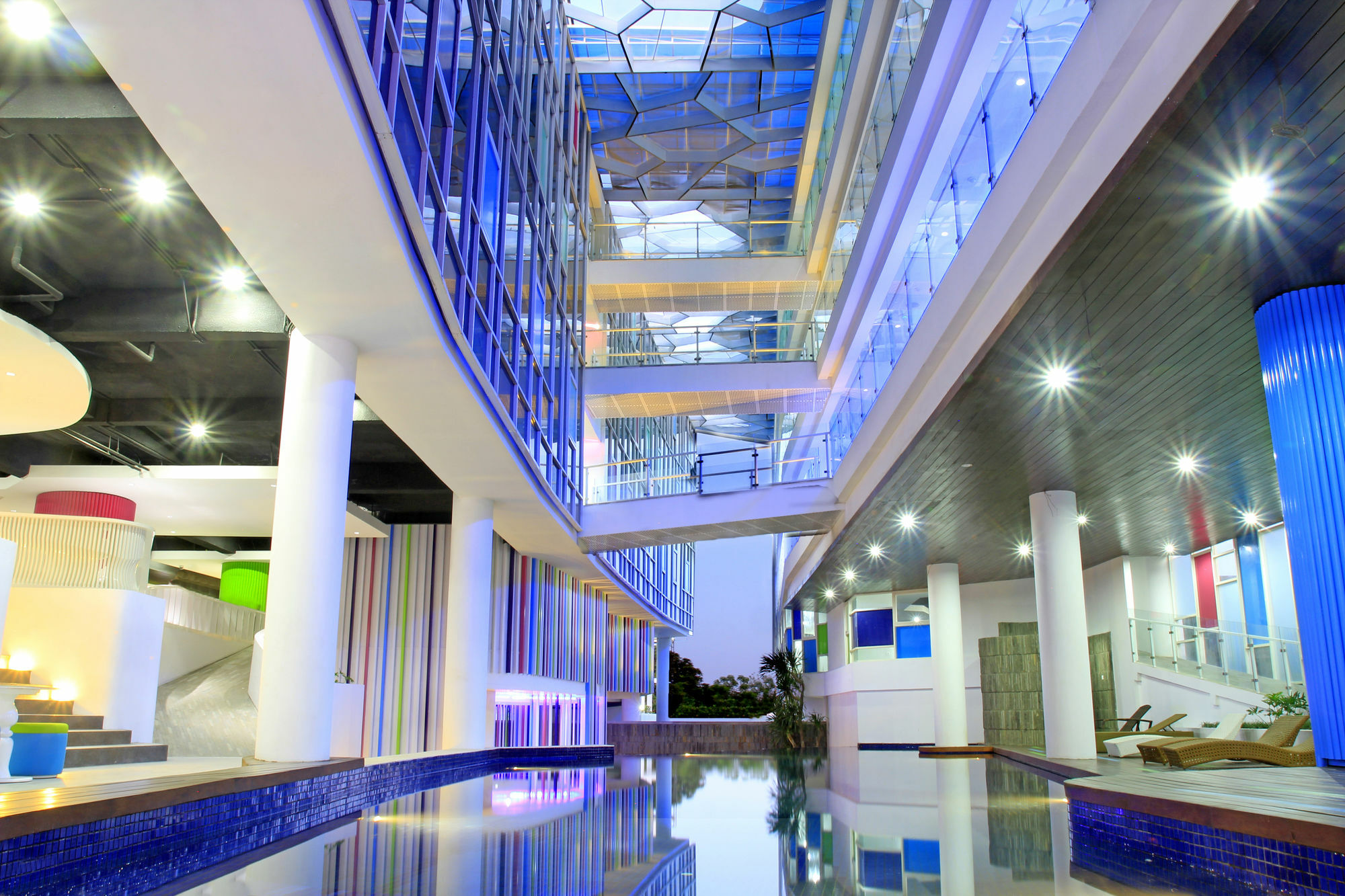 Berry Glee Thematic Hotel Кута Экстерьер фото